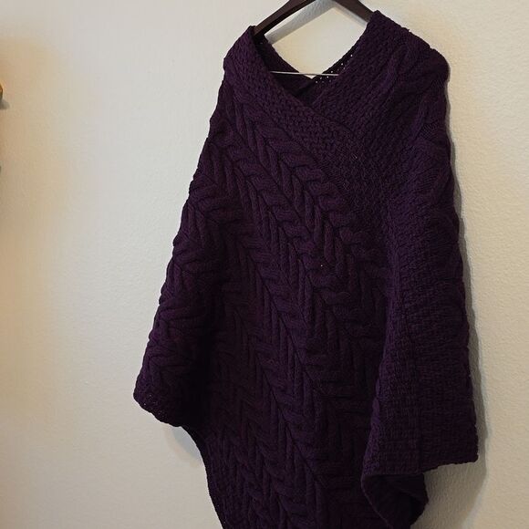 Kilronan Merino Wool V-Neck Poncho OS - Picture 2 of 9